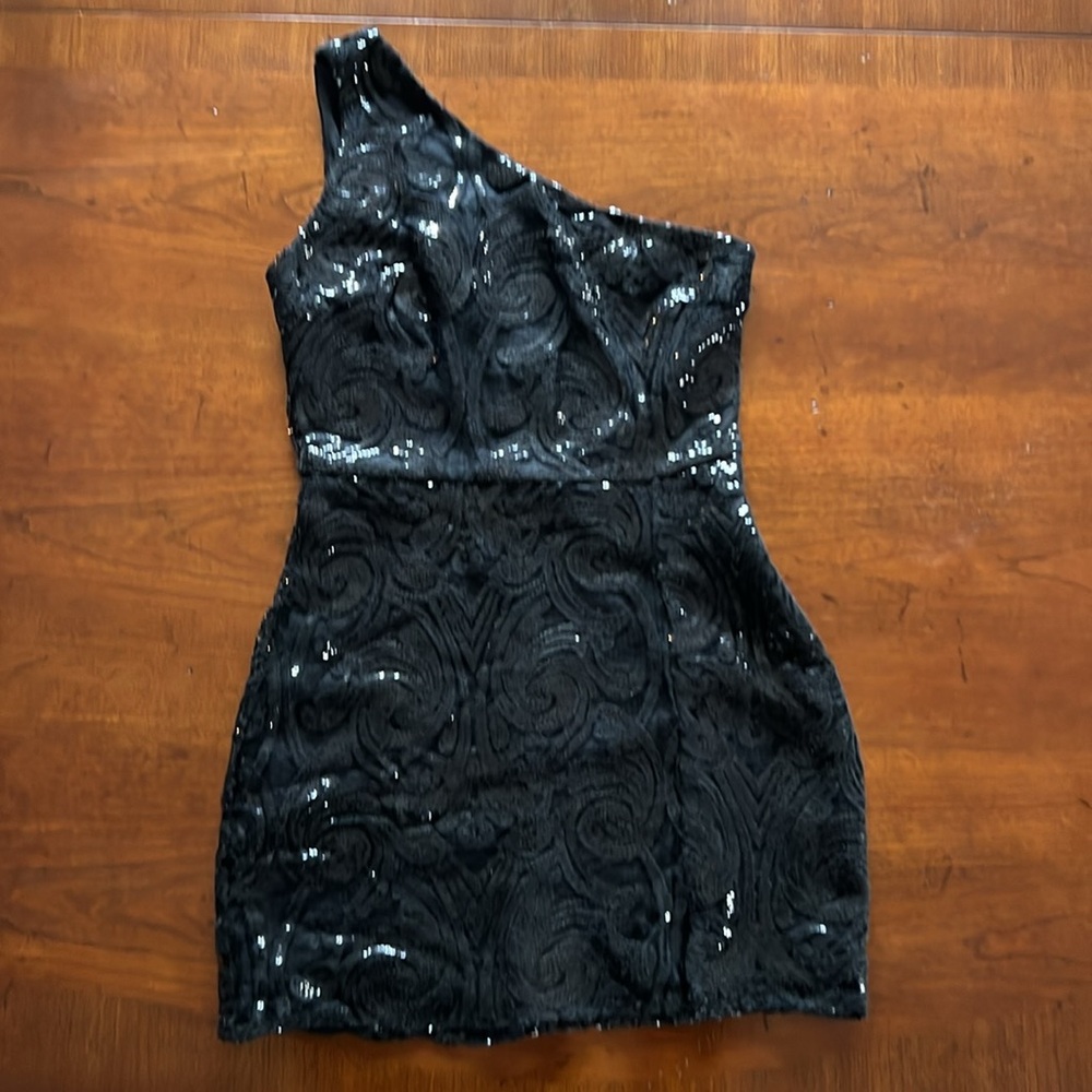 Lulus - Picture 7 of 8